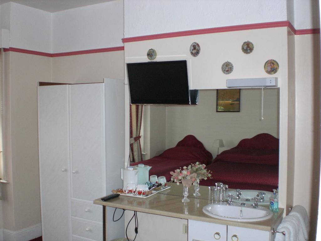 Melville Lodge Gatwick Horley Szoba fotó